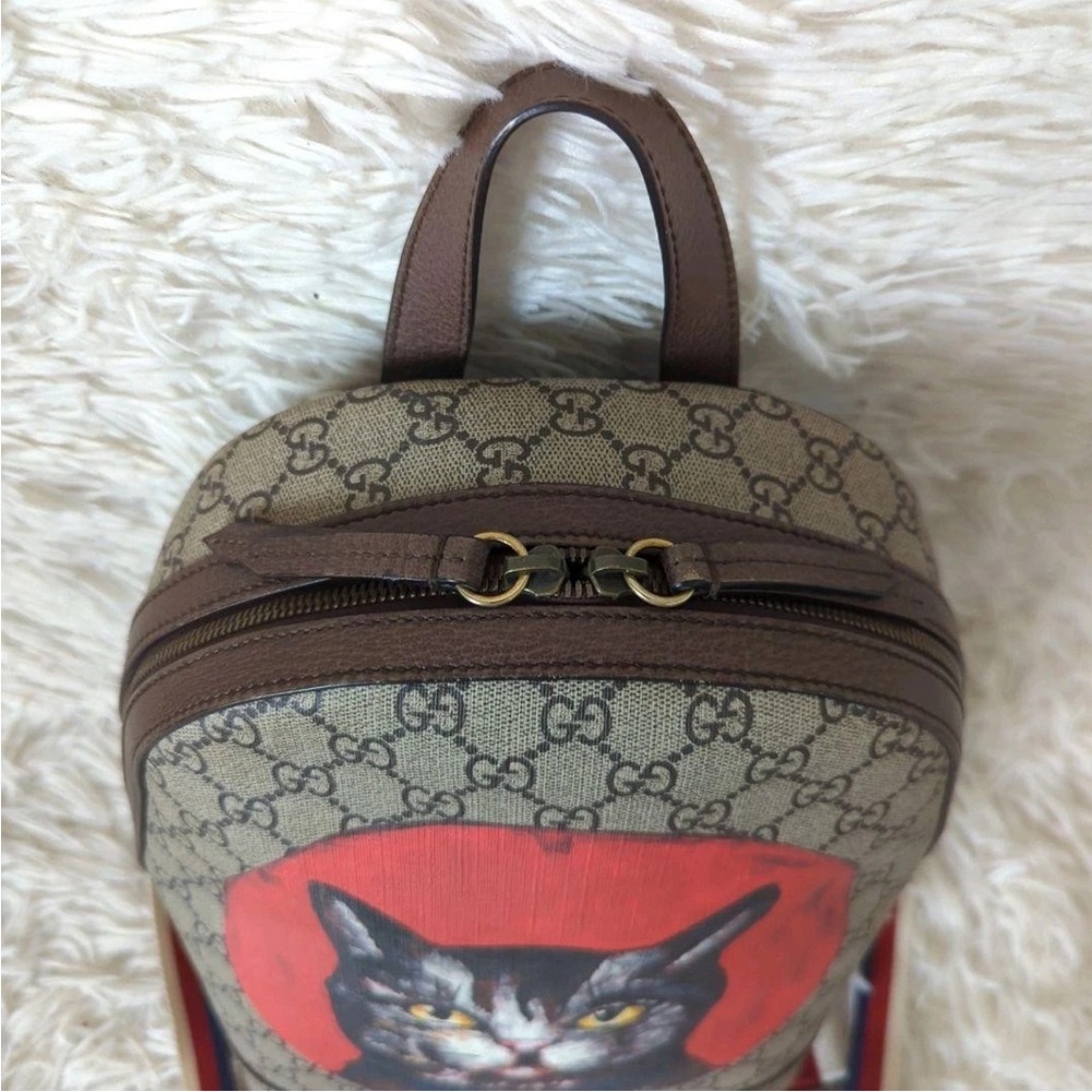 Gucci Beige Cat Print Backpack with Red Accent - Picture 4 of 16